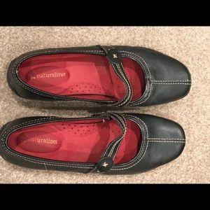 Naturalized size 8 shoes- like new
